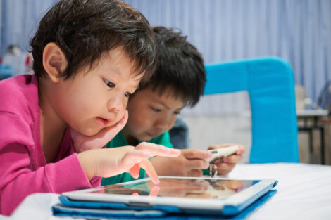 “7 estratégias para livrar seu filho do vício das telas”